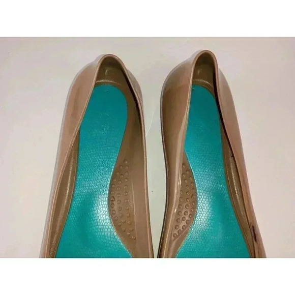 Oka B Womens Ballet Brown Shoes Jelly Gold Piece Emblem Slip On Round Toe Size 7 - Picture 4 of 7